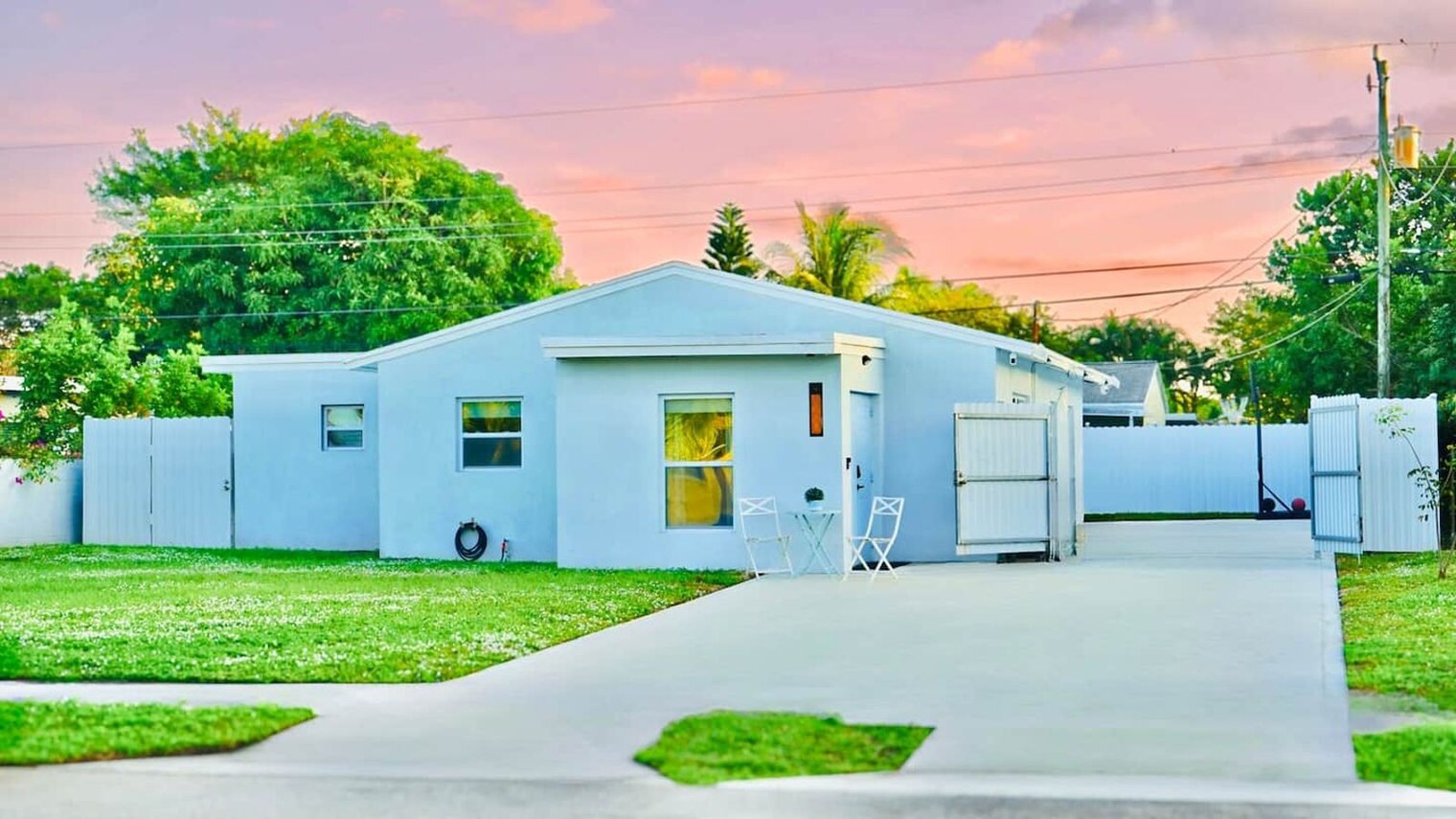 Building Photo - 660 NE 57th Ct