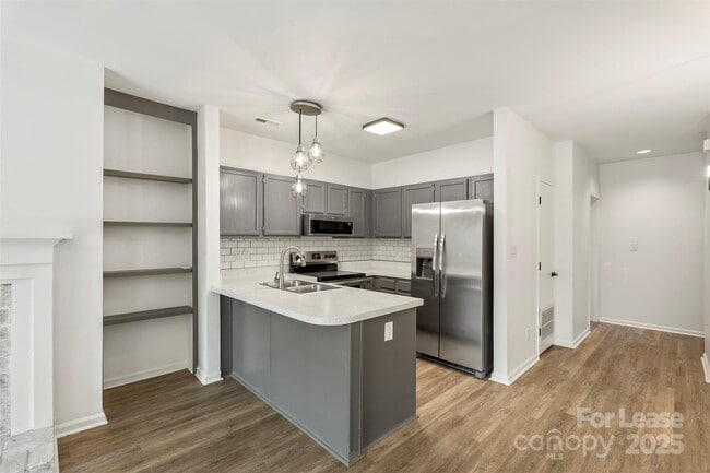 Primary Photo - 3220 Selwyn Farms Ln