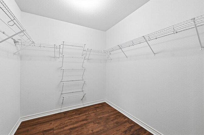 Building Photo - 920 Coronation Way
