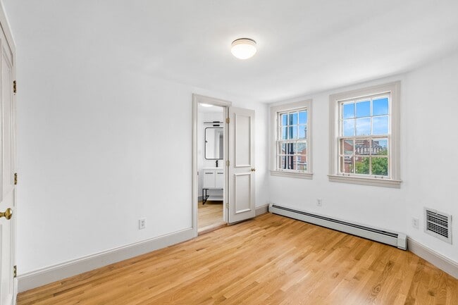 Building Photo - 281 Benefit St