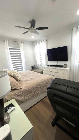 Building Photo - 6923 Julia Gardens Dr