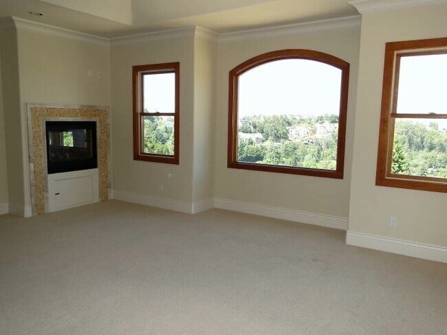 Building Photo - Large estate in the Oakland hills