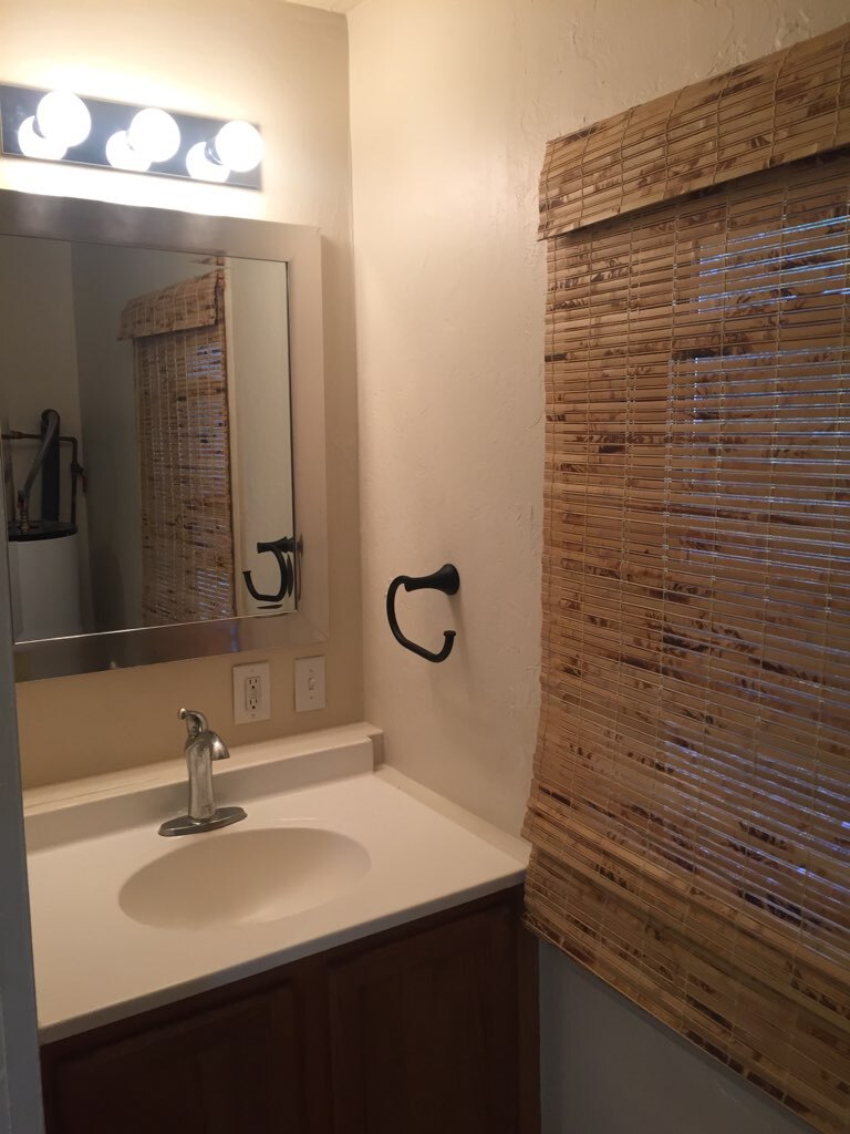 bathroom - 404 W Alder St
