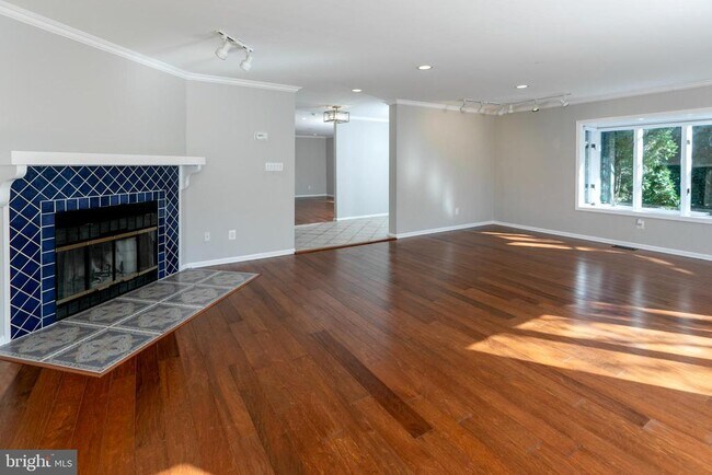 Building Photo - 11 Lexington Ct