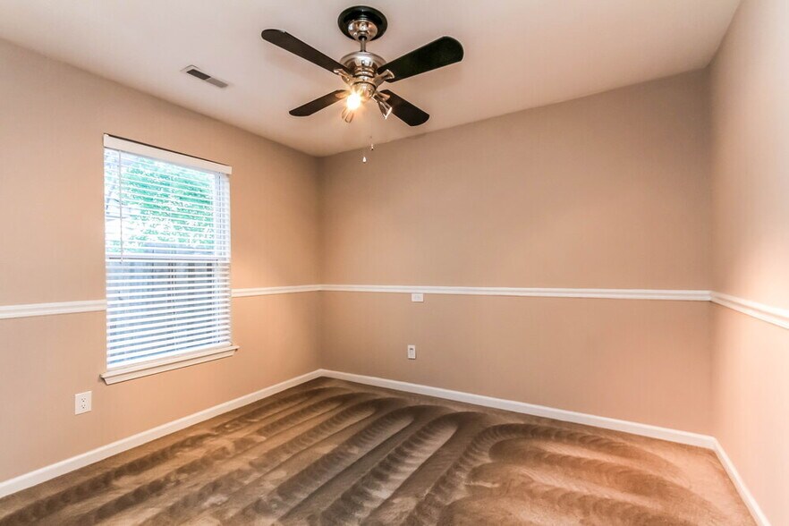 Building Photo - 19187 Fox Chase Dr