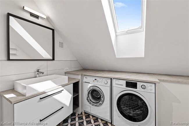 Building Photo - 284 Eliot St