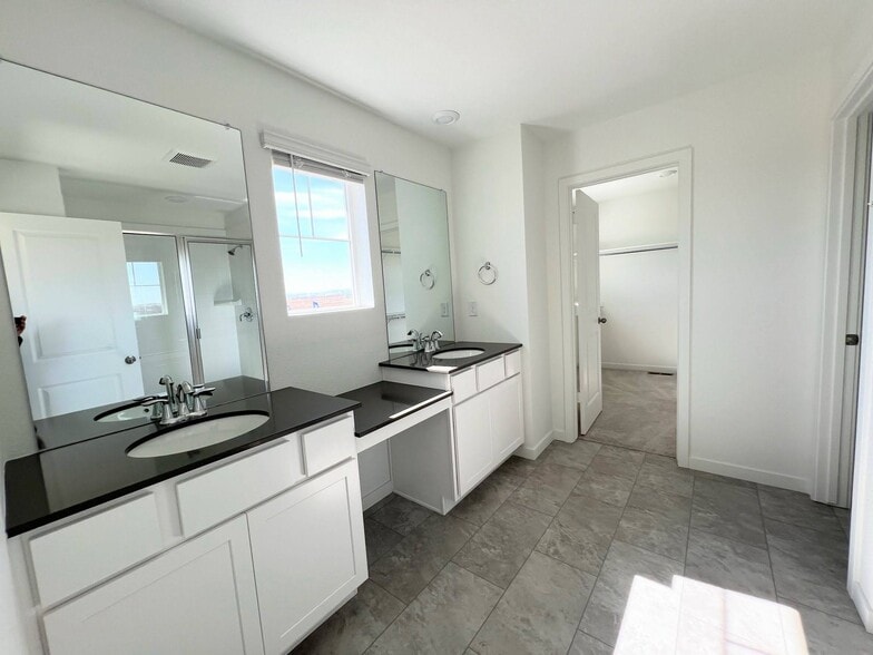 Building Photo - 690 Rob Roy Ct