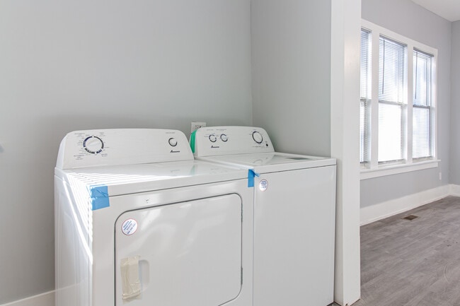 Building Photo - 2659 W Homer St