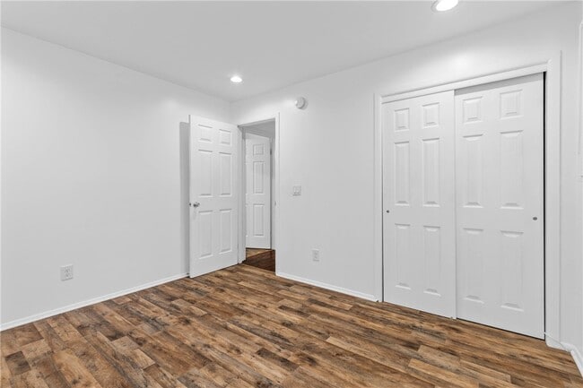 Building Photo - 271 Crockett Dr