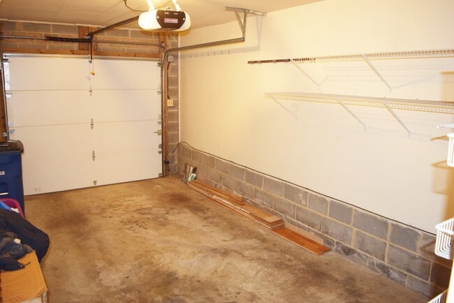 Building Photo - 9745 Lake Shore Dr