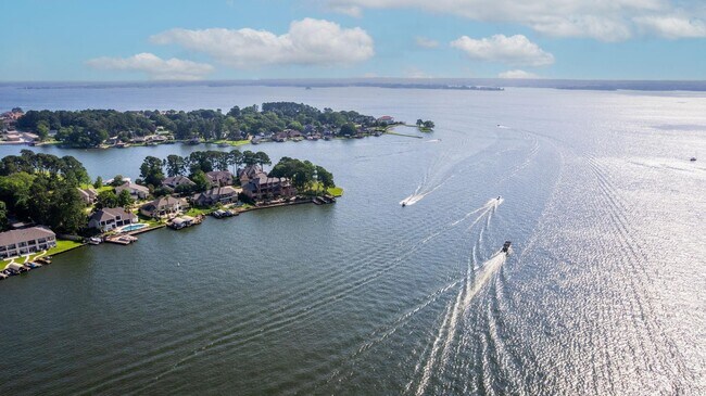 Building Photo - 518 Clinton St