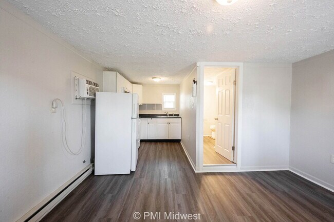 Building Photo - "Charming 1-Bedroom Retreat in Greenfield ...