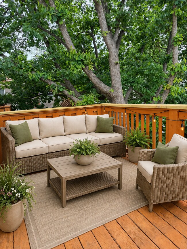 Building Photo - 1618ELL