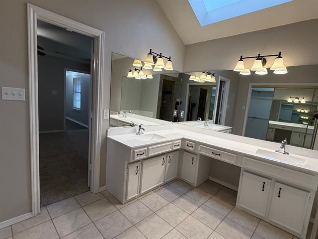 Building Photo - 318 Shade tree St