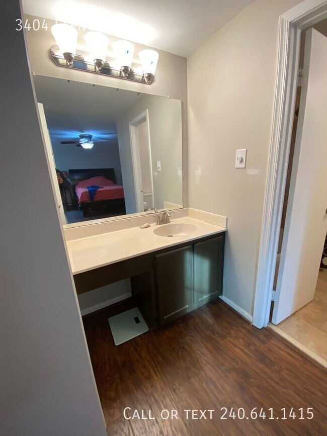 Building Photo - 3404 Elenoir Ct