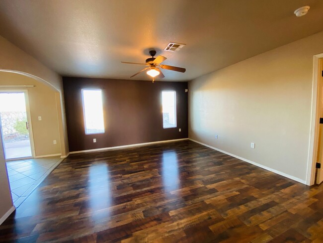 Building Photo - Beautiful 4 bedroom rental!