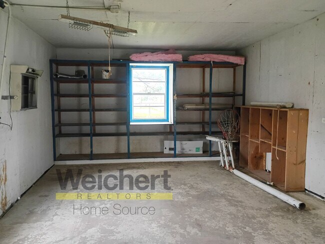 Building Photo - 3BR Home w/ Garage & Fenced Yard