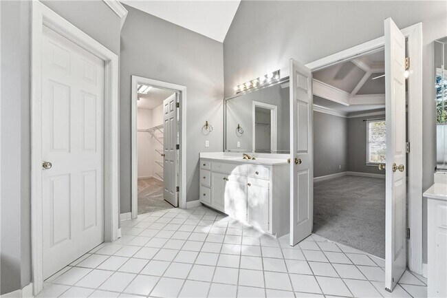 Building Photo - 5020 Greatwood Ln