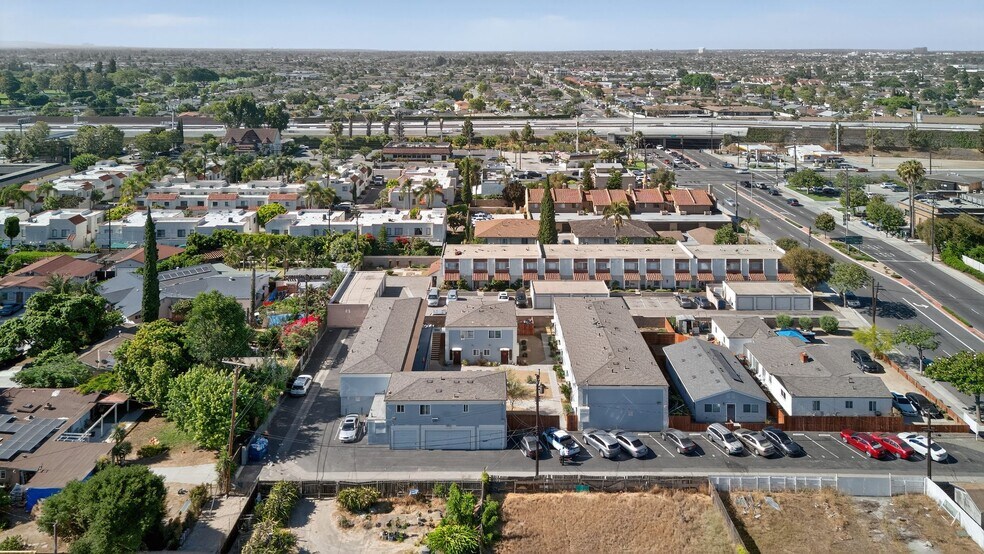 Building Photo - 13392 Magnolia St