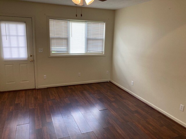 Building Photo - 211 Saratoga Cir