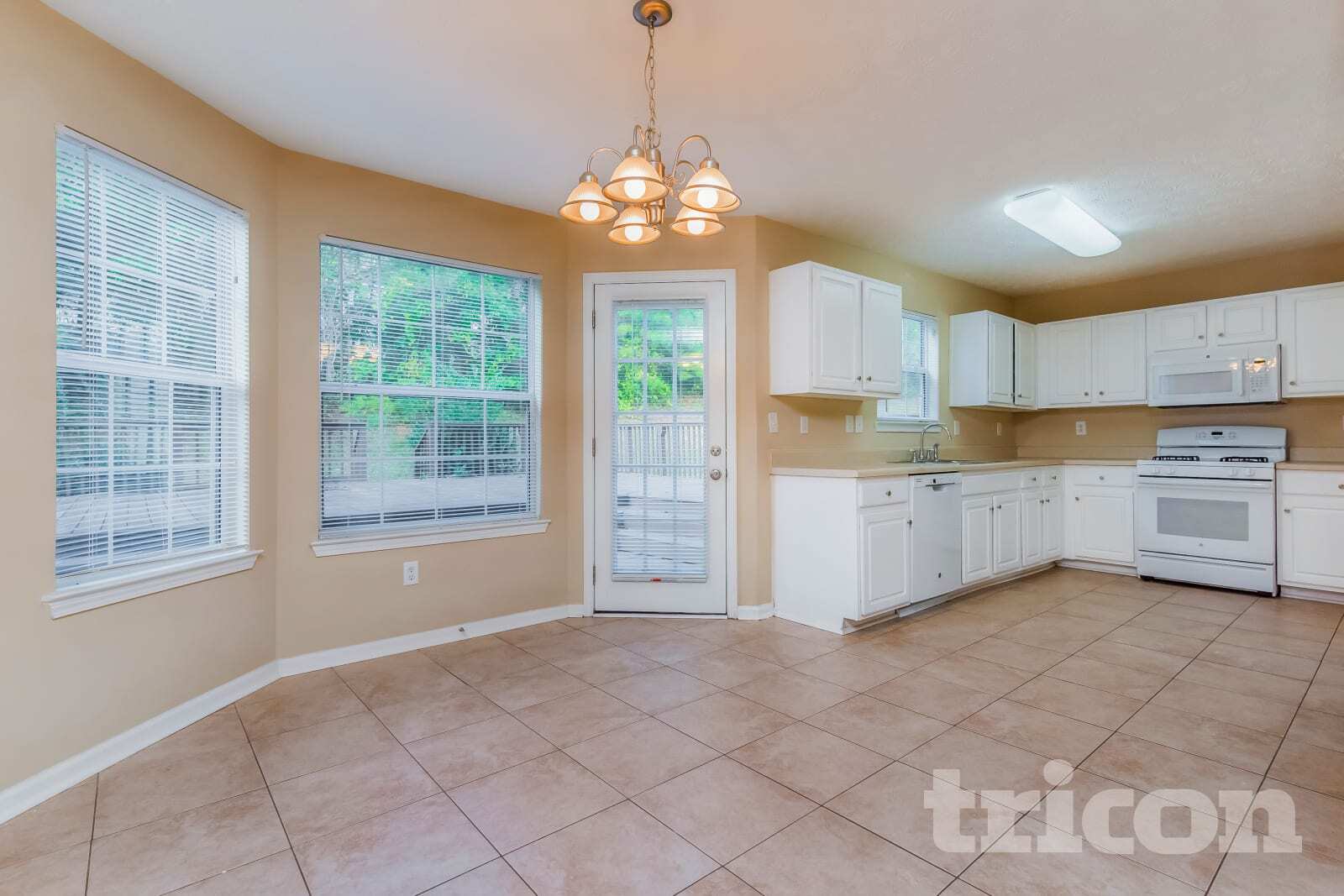 Building Photo - 2957 Jenkins Dr