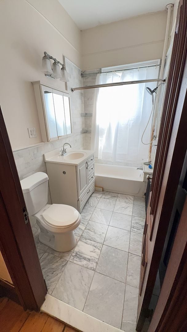 Building Photo - 3 Level Brownstone on Charming Street