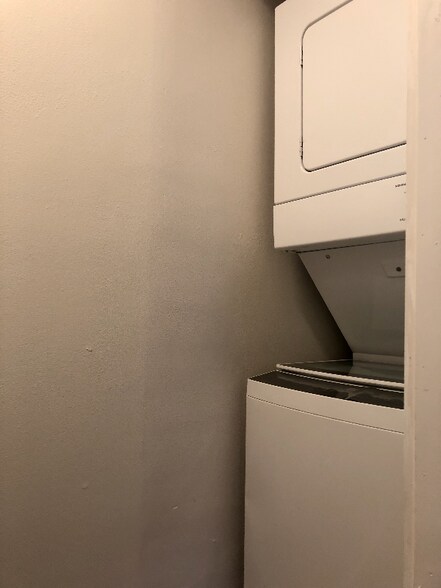 Building Photo - 3604 NE 73rd Pl