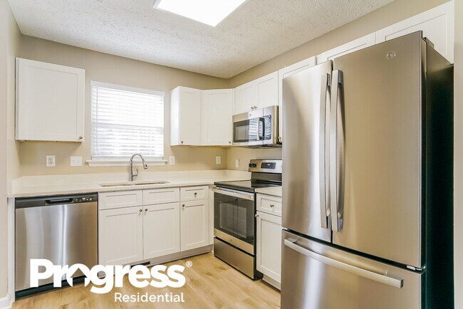 Building Photo - 3220 Mango Dr