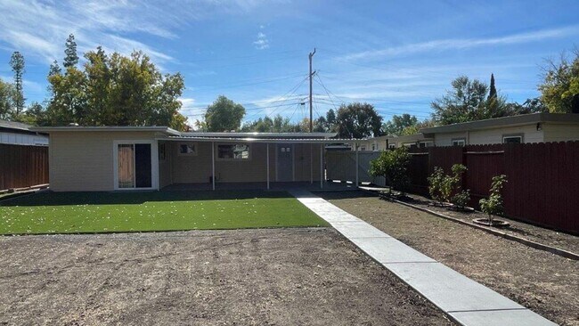 Building Photo - Pleasant HIll, Beautiful 3 bedroom 1 bath home w/ 1 car garage Immaculately maintained!