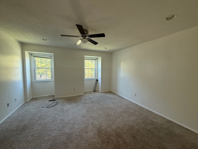 Building Photo - Townhouse Near N Great Neck & VB Blvd