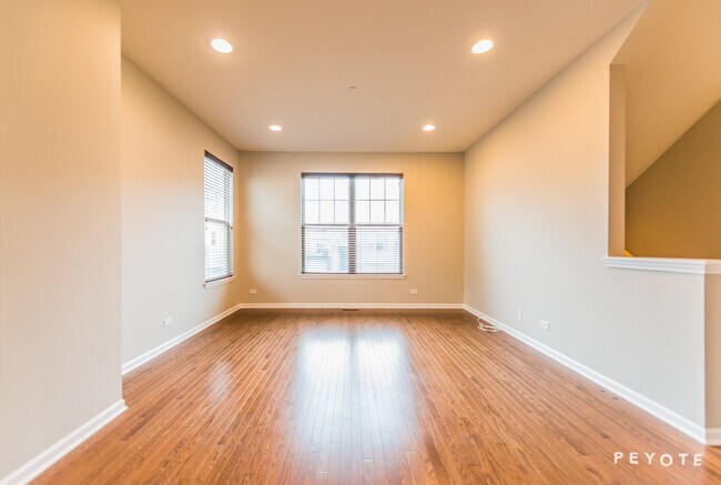 Building Photo - 1252 Evergreen Ave