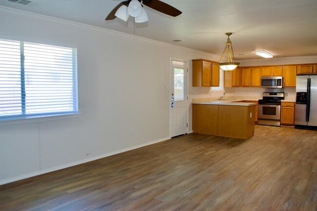 Building Photo - 1708 Darjeeling Dr