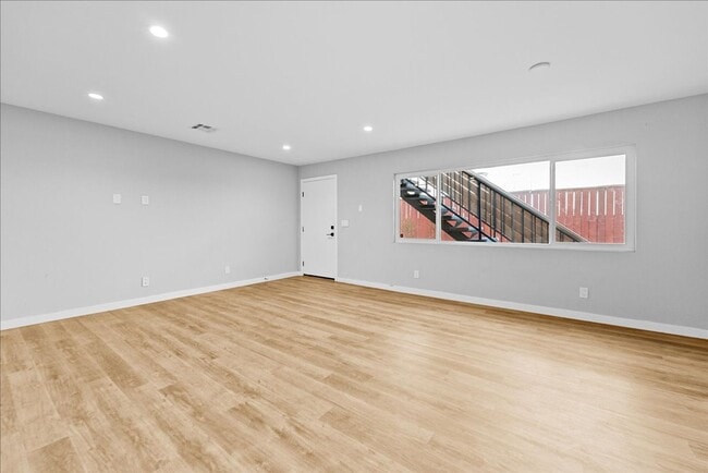 Building Photo - 941 Normandie Ave