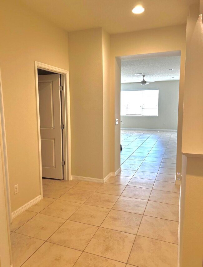 Building Photo - 5098 Caspian St