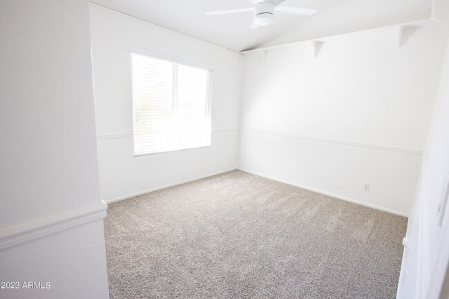Building Photo - 1027 E Hearne Way