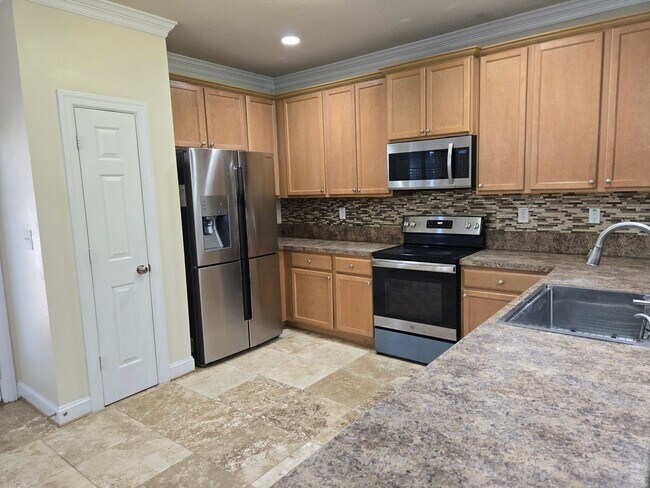 Building Photo - Lovely 3 Bedroom house near Town Center