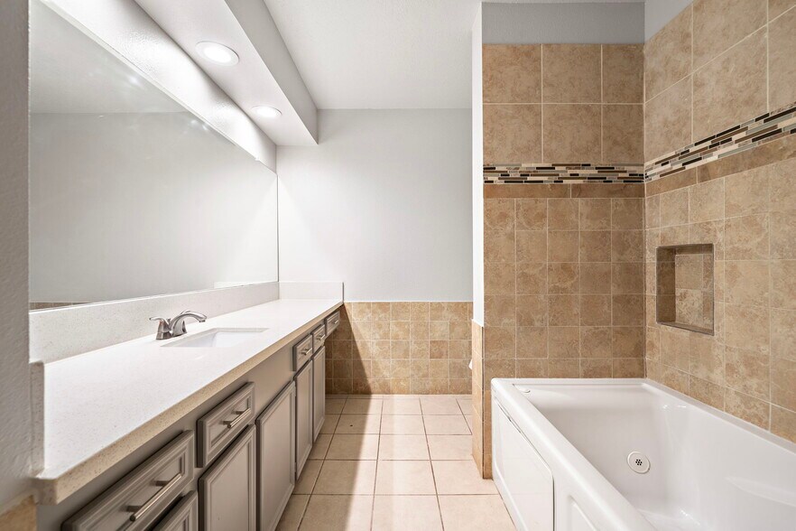 Building Photo - 11506 Hornbrook Dr