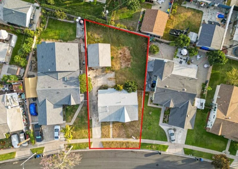 Building Photo - 7182 El Verano Dr