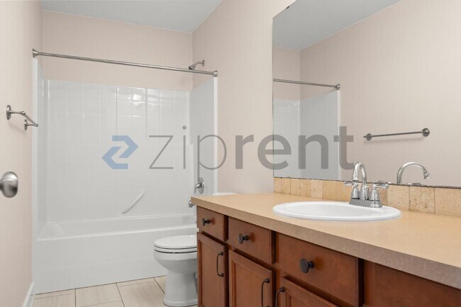 Building Photo - 722 85th Dr SE