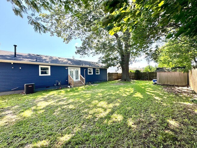 Building Photo - Charming Brick Ranch Near the Beach & Bases