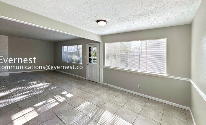 Building Photo - 2315 Hampton Rd