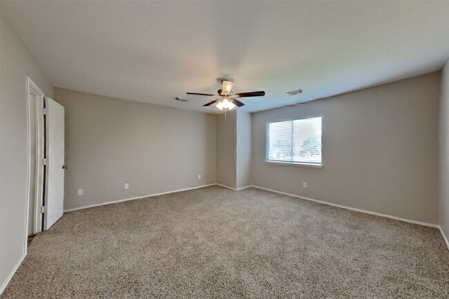 Building Photo - 17303 Davenway Dr