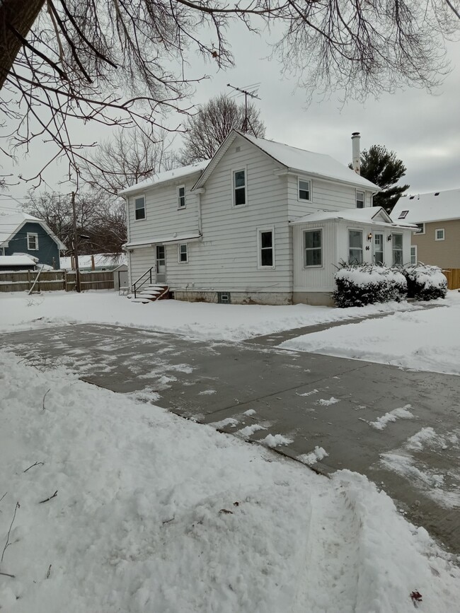 Building Photo - 66 Sea View Ave