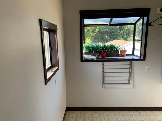 Building Photo - 546 30th St