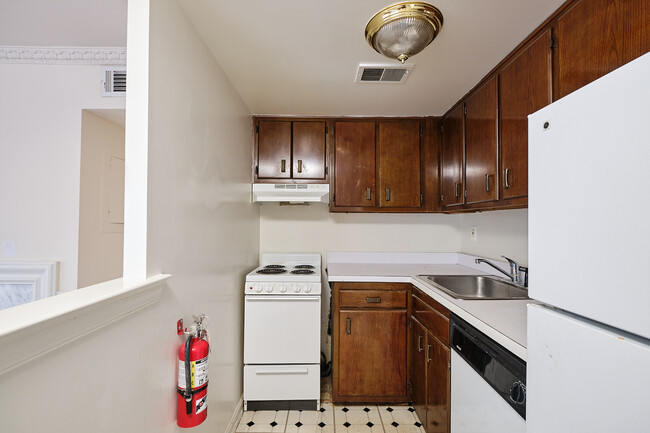 Building Photo - 1776 Lanier Pl NW