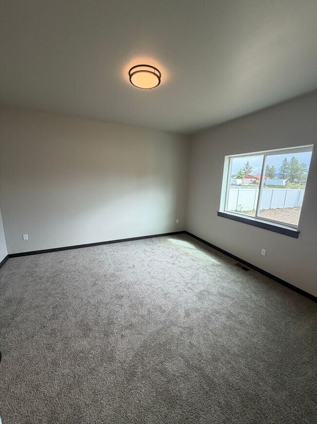 Building Photo - Beautiful & Brand New 4 bd/2.5 ba Home