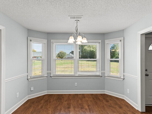 Building Photo - Great location in Harvest and only minutes...