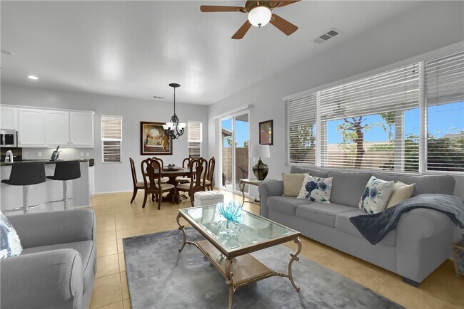 Building Photo - 515 Omar St