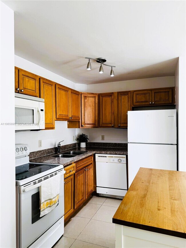 Building Photo - 10725 Cleary Blvd