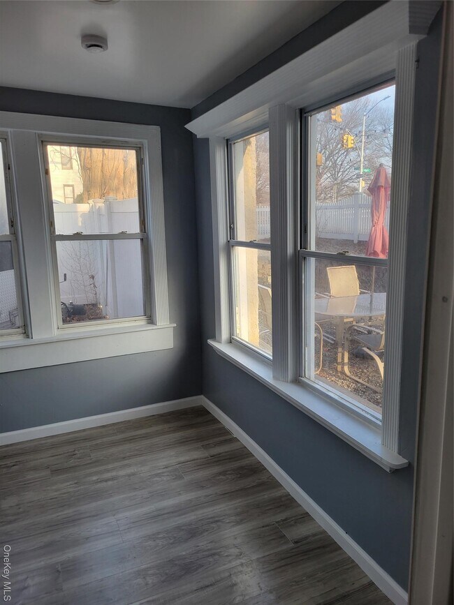 Building Photo - 871 Throgs Neck Expy